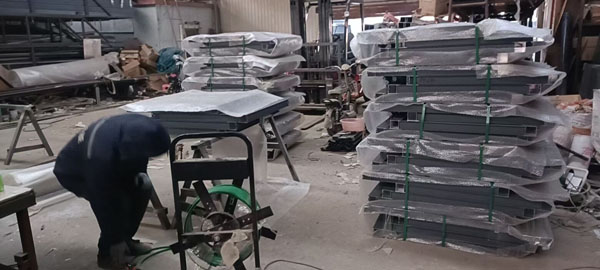 電動百葉窗打包中